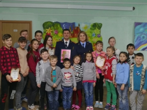 В Стерлитамакском районе следователи поздравили воспитанников Куганакского детского дома с новогодними праздниками
